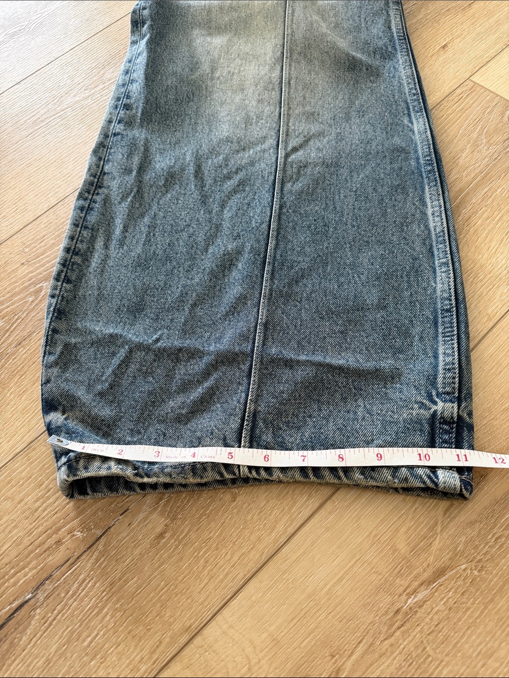 Cotton On Men Super Baggy Wide-Leg Jeans in Faded Blue Wash - Picture 8 of 10